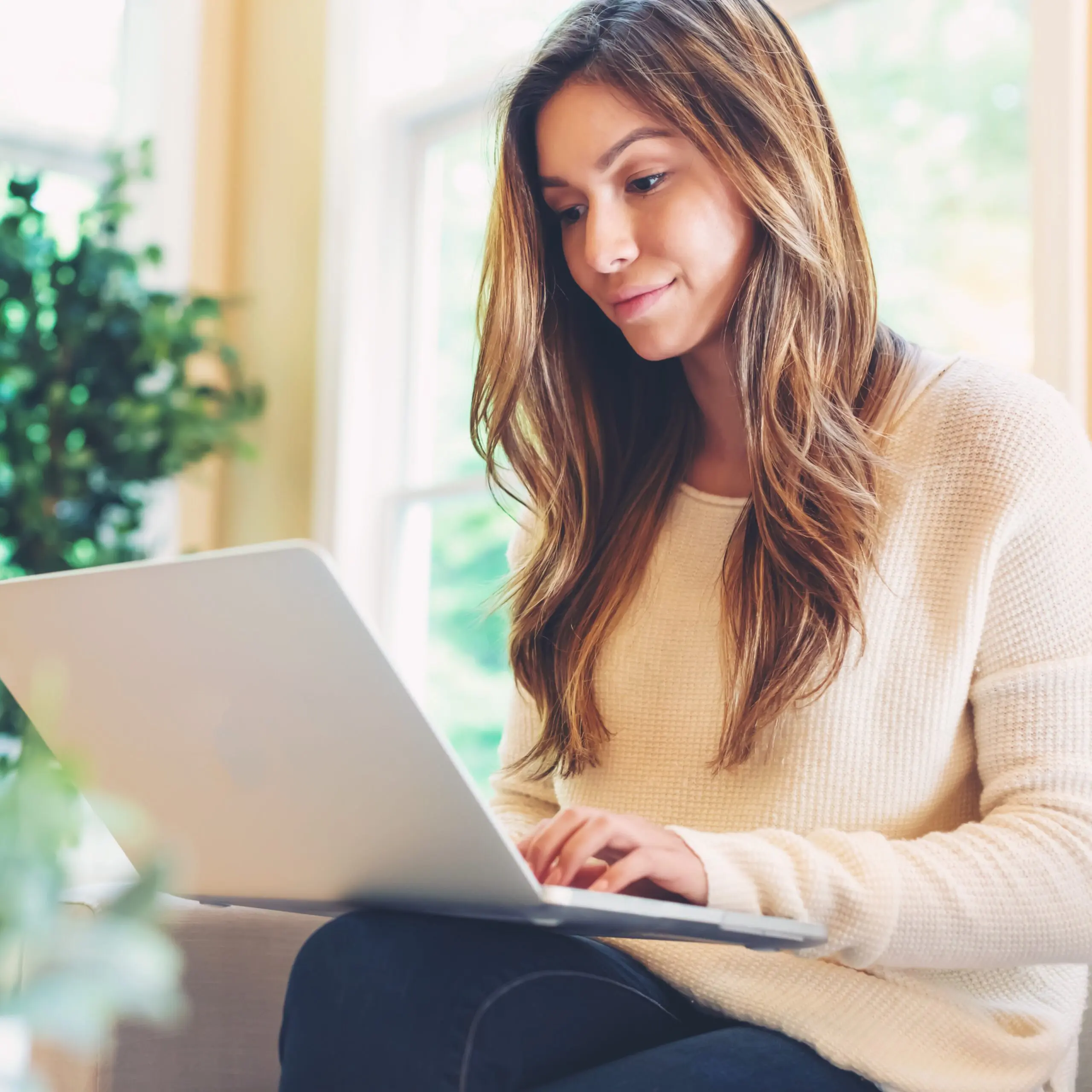 Schedule Your Free Ultrasound Today Woman scheduling her free ultrasound in Franklin, Kentucky